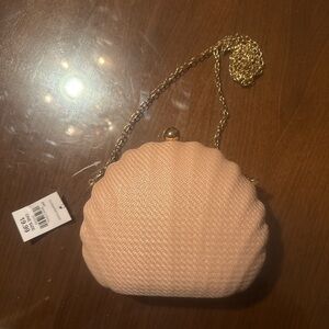 Elegant Shell-Shaped Pink Clutch
